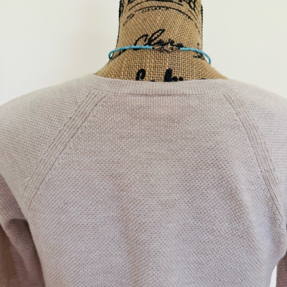 GAP Champagne Oatmeal Waffle Textured Merino Wool Womens V Neck Sweater Sz XS - Picture 5 of 7